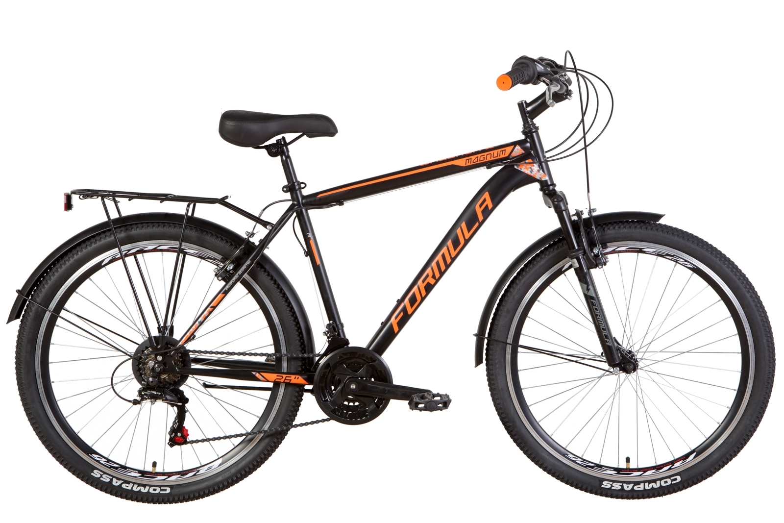 OPS-FR-26-473-velosiped-ST-26-Formula-MAGNUM-AM-Vbr-rama-19-cherno-oranjevyiy-m-s-bagajnikom-zad-St-s-kryilom-St-2021-9817-1980x1360